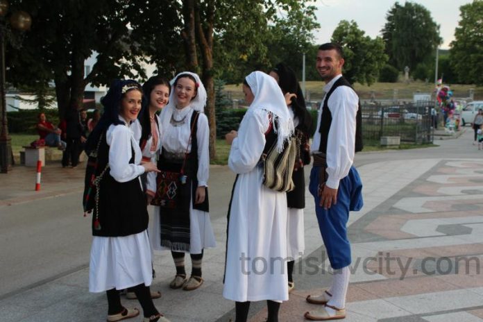 Vecer folklora tg 15