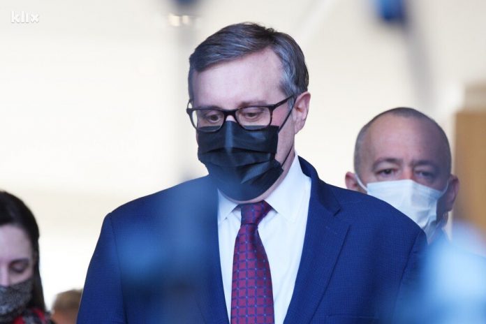 0F5A4F78-2568-42D0-B1BB-D9AFEA901D1F