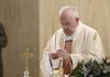 Papa ‘slomljena srca’ nakon pucnjave u teksaškoj školi poziva na kontrolu oružja