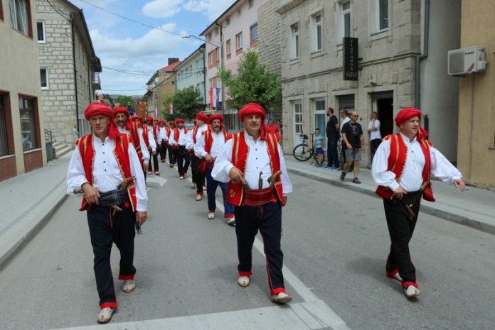 65193732_390276801471734_4134457642229694464_n