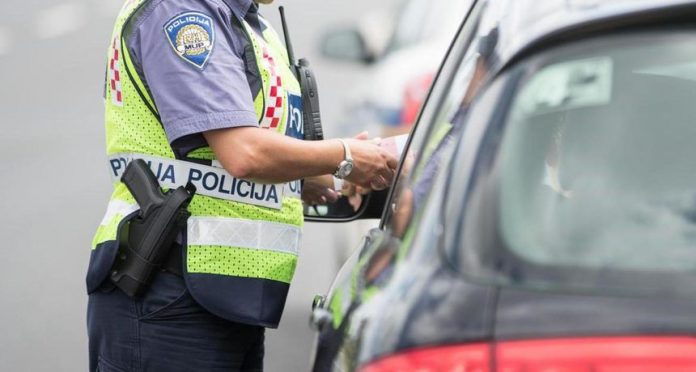 policija