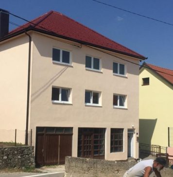 Tomislavgrad: Prodaje se kuća s poslovnim prostorom i dva stana