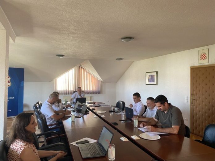 15-07-Vlada-foto-800x600