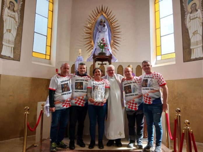 f99b24bc-10c4-408c-9689-eb2a515c30f9