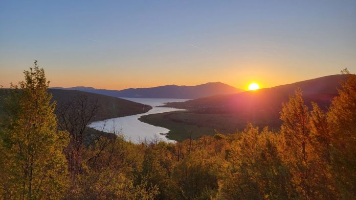 zalazak Sunca -Busko jezero