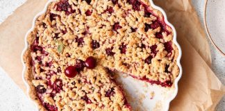 Čupava pita s trešnjama: Recept za desert koji osvaja ljubitelje voćnih kolača