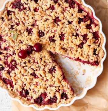 Čupava pita s trešnjama: Recept za desert koji osvaja ljubitelje voćnih kolača