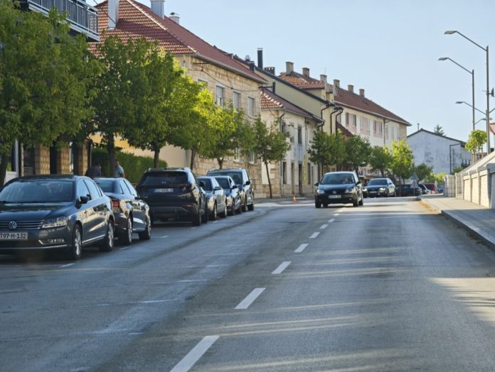 auto_cesta_vožnja_promet