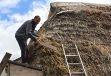 Stojan (73), jedan od posljednjih majstora za slamarice u Hercegovini: Teško je u ovim godinama, ali nema tko raditi
