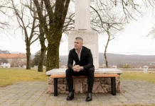 Josip Ivančić pjesmom dirnuo srca: Moćna posveta obitelji, korijenima i povratku domu