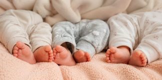Tri brata iz Mrkodola postali djedovi u istome danu: U obitelji Tomić slavlje za pamćenje!