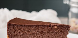 Čokoladni cheesecake gotov za 15 minuta, a osvaja na prvi griz