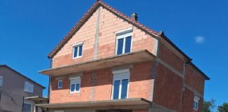 Prodaje se stambena zgrada (ROH-BAU) u Trilju
