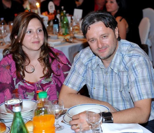 Tko je Thompsonova supruga? Njihova ljubav započela je slučajno, a onda mu je podarila petero djece