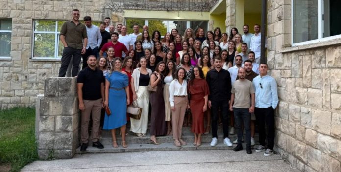 Maturanti 2015./2016. Gimnazije