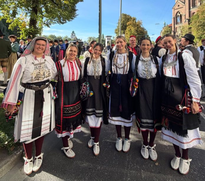 oktoberfest narodna nošnja