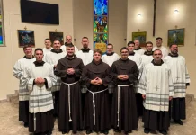 Bogoslovi primili službe lektorata i akolitata, među njima i fra Mate Tadić i fra Petar Zrinušić iz Tomislavgrada